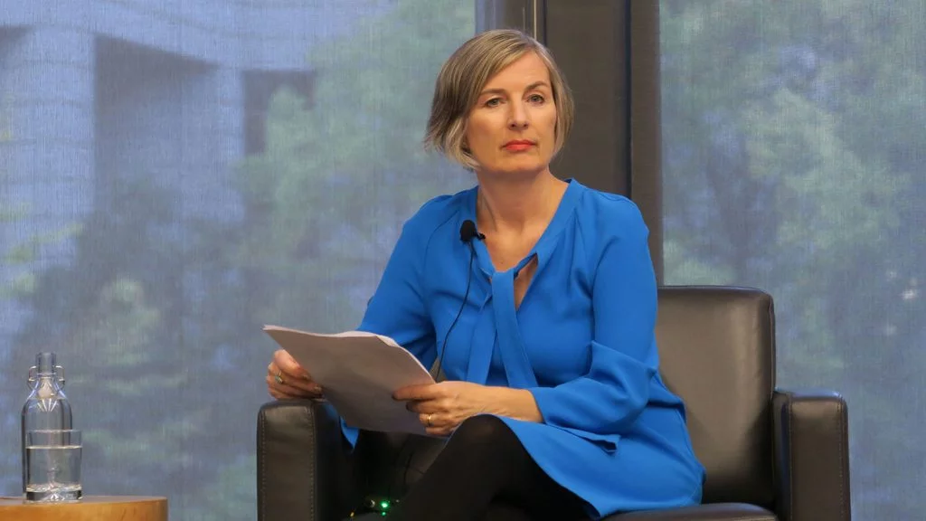 Jacqueline Thorpe moderates the Women and Investing event hosed by the Institute for Gender and the Economy