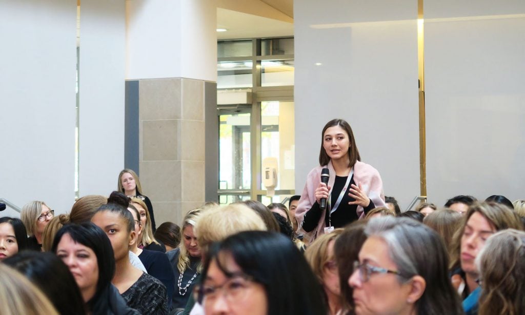 Audience member asks a question at the Dr. Jen Gunter event